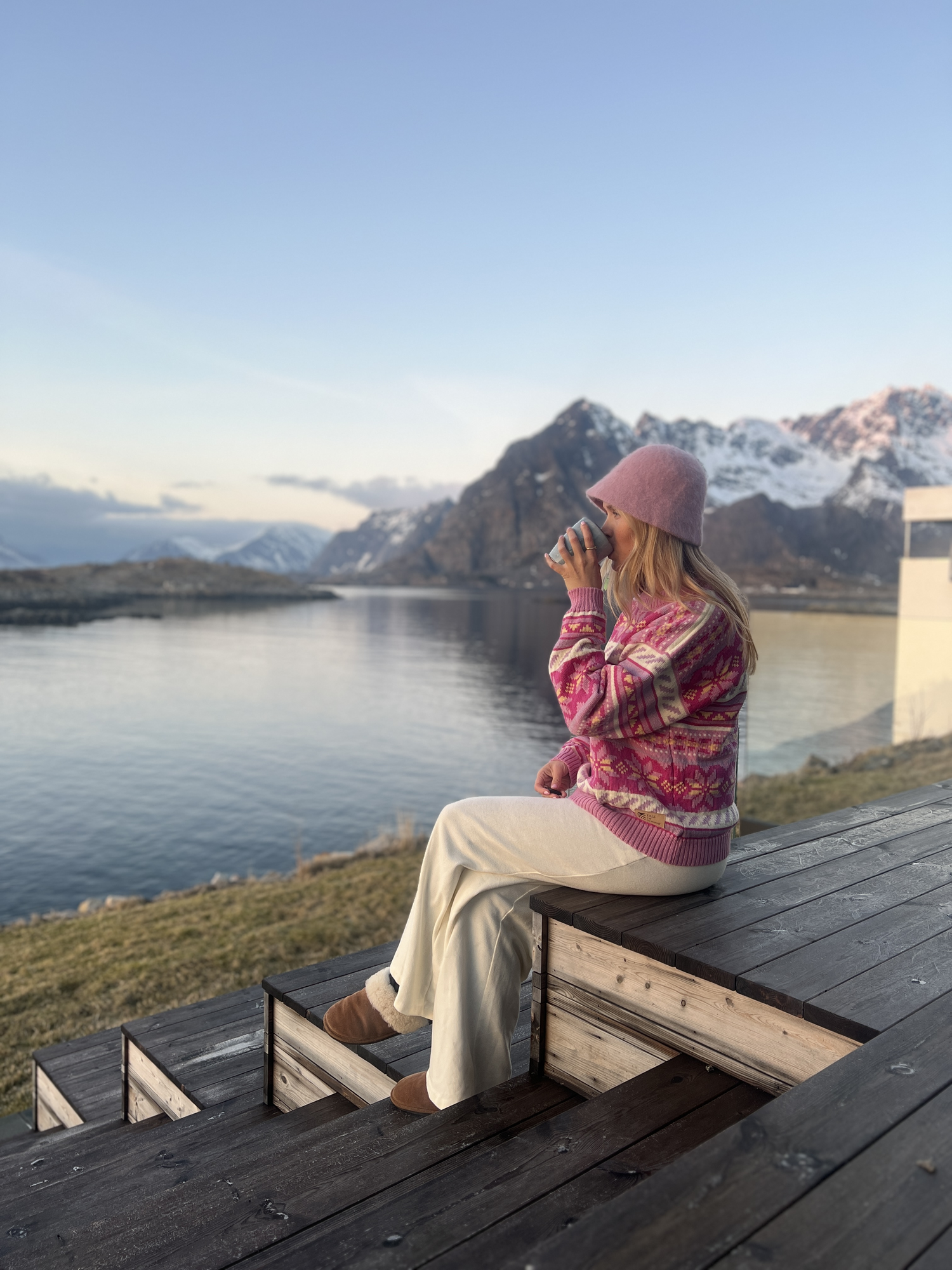 Ingrid genser fra Dale of Norway i nord norsk natur